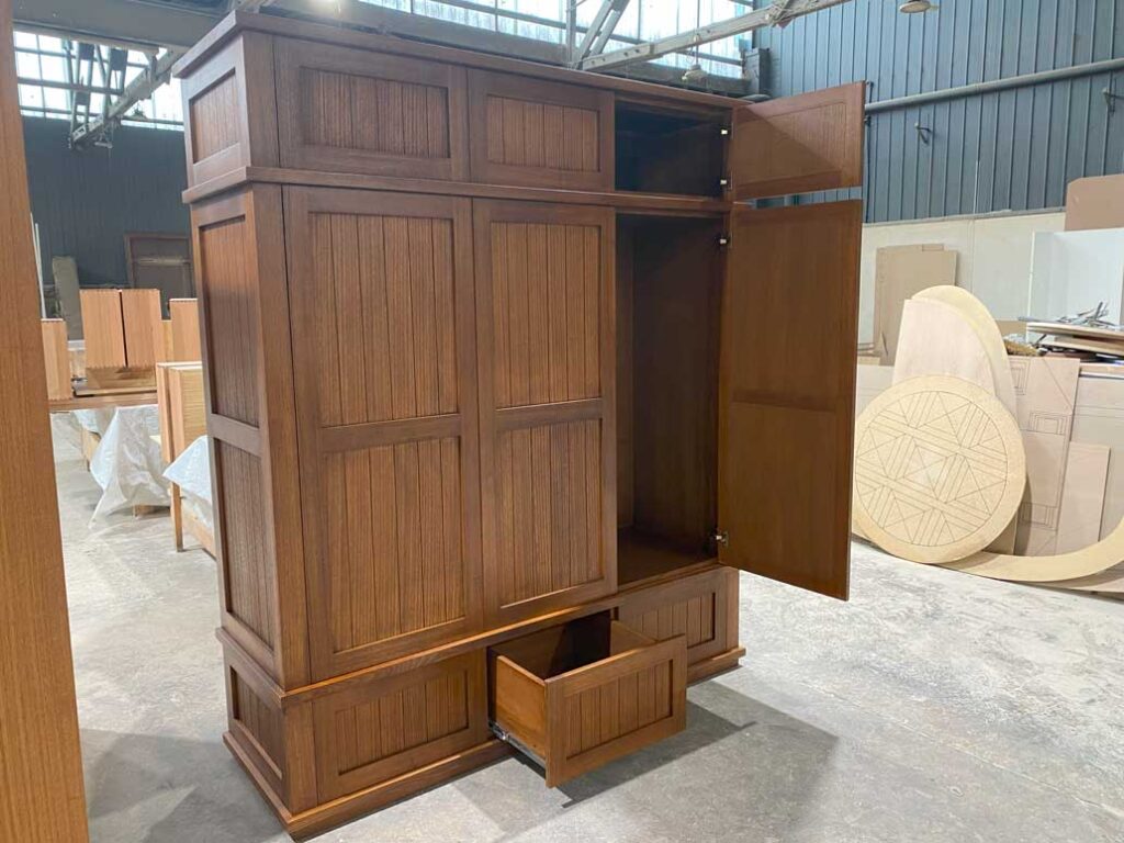 Custom Traditional Wardrobe